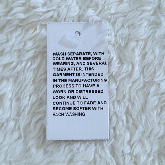 Red♥️ Hot🔥 Chili Peppers🌶 Graphic Tee👕 - NWT - Picture 6 of 10